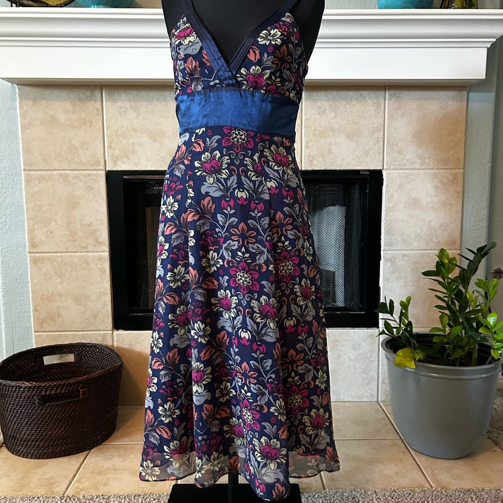 b. young Blue and Pink Sleeveless V-Neck Midi Sundress. Size 8